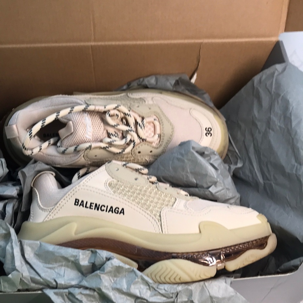 New Authentic Balenciaga Triple S Clear Sole Sneakers – Iconic Luxe Streetwear👟 - Picture 10 of 17